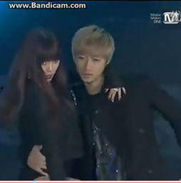 金炫雅图片,光影交织下的时尚女神